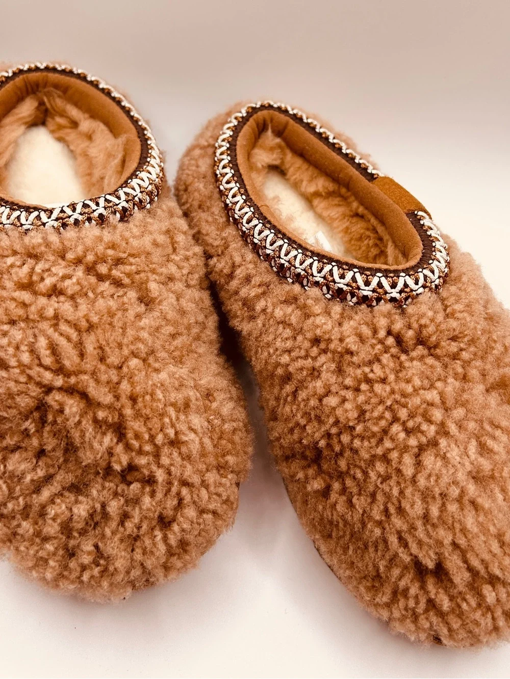 Uggs Cozy Maxi curly Tasman Plush - Chestnut size Kids 11 NWT